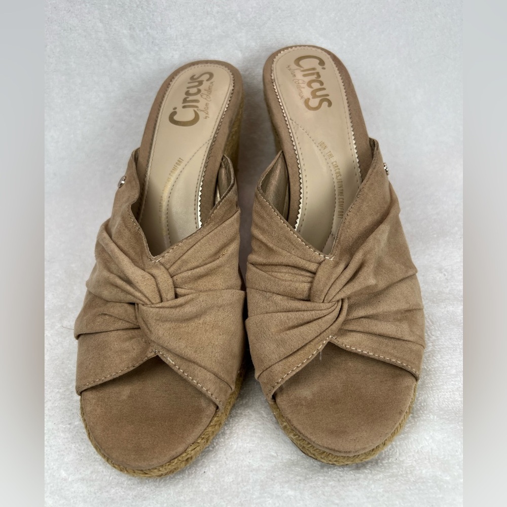 Circus by Sam Eldemen, butter soft suede cushioned wedge